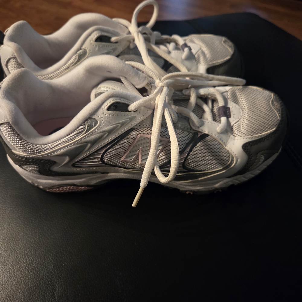 New Balance White and Pink Athletic Shoes - Picture 4 of 6